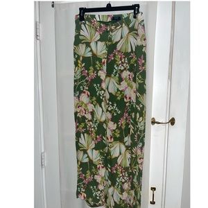 Stunning different kind of design designed by Kaari Brand new condition